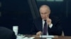 Путин на встрече с международными журналистами в ночь на 18 июня перед ПМЭФ