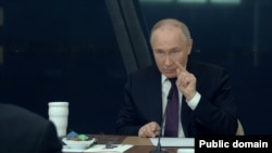 Путин на встрече с международными журналистами в ночь на 18 июня перед ПМЭФ